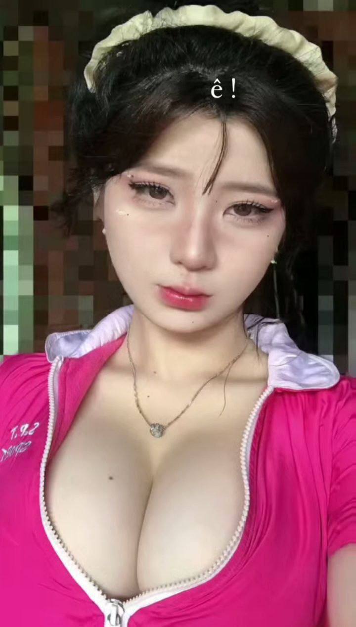 Em là con đĩ hư hỏng của anh