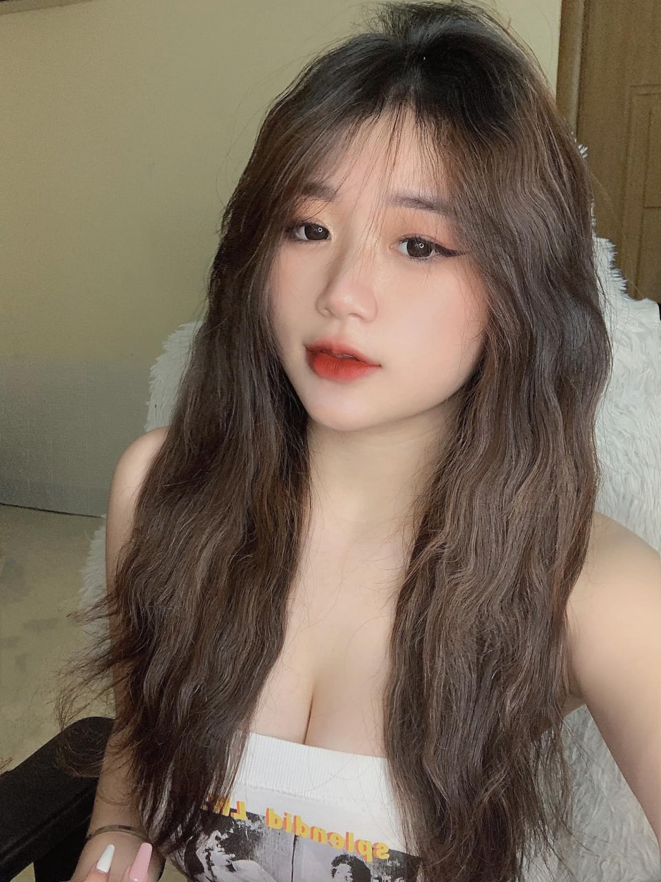 Nữ hoàng ngực khủng "NicoLove Nicole" vừa cho ra mắt tác phẩm mới "Lonely Young Wife Sex Fantasy" trong đó cô quan hệ tình dục trên ghế sofa và xuất tinh từ phía sau...